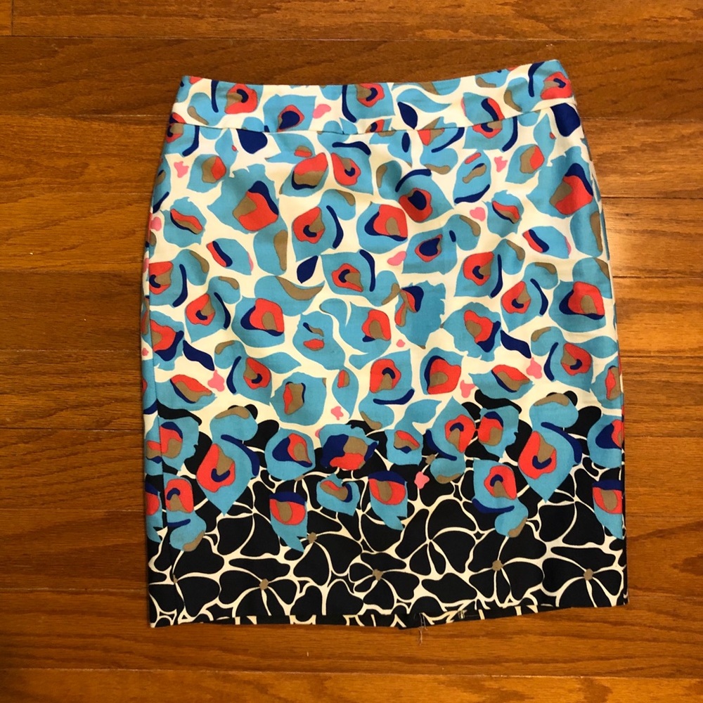 Pattern pencil skirt